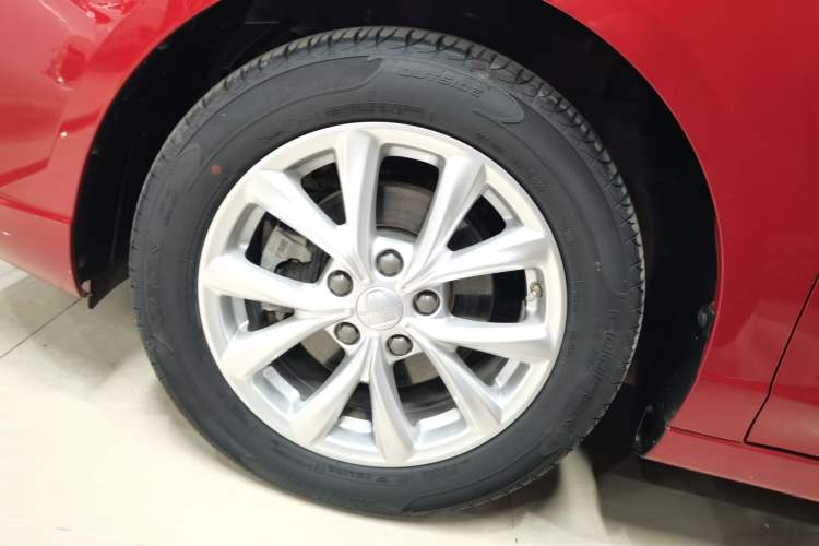 Used Roewe i5 2020 1.5L Automatic 4G Connected Linghao Edition Left Front Wheel Hub