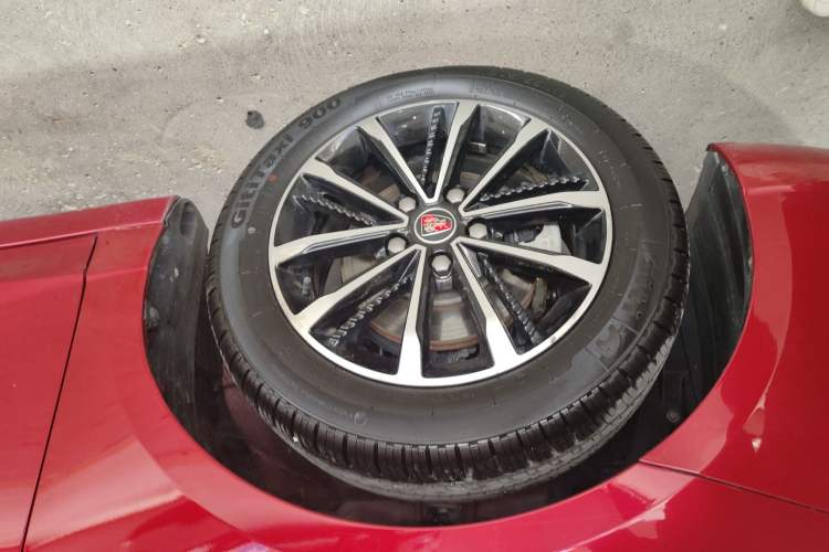 Used Roewe i5 2020 1.5L Automatic 4G Connect Luxury Flagship Edition Left Front Wheel Hub