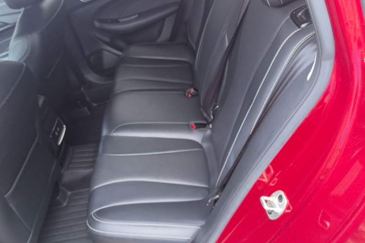 Used Roewe i5 2020 1.5L Automatic 4G Connect Luxury Flagship Edition Left Rear Seat