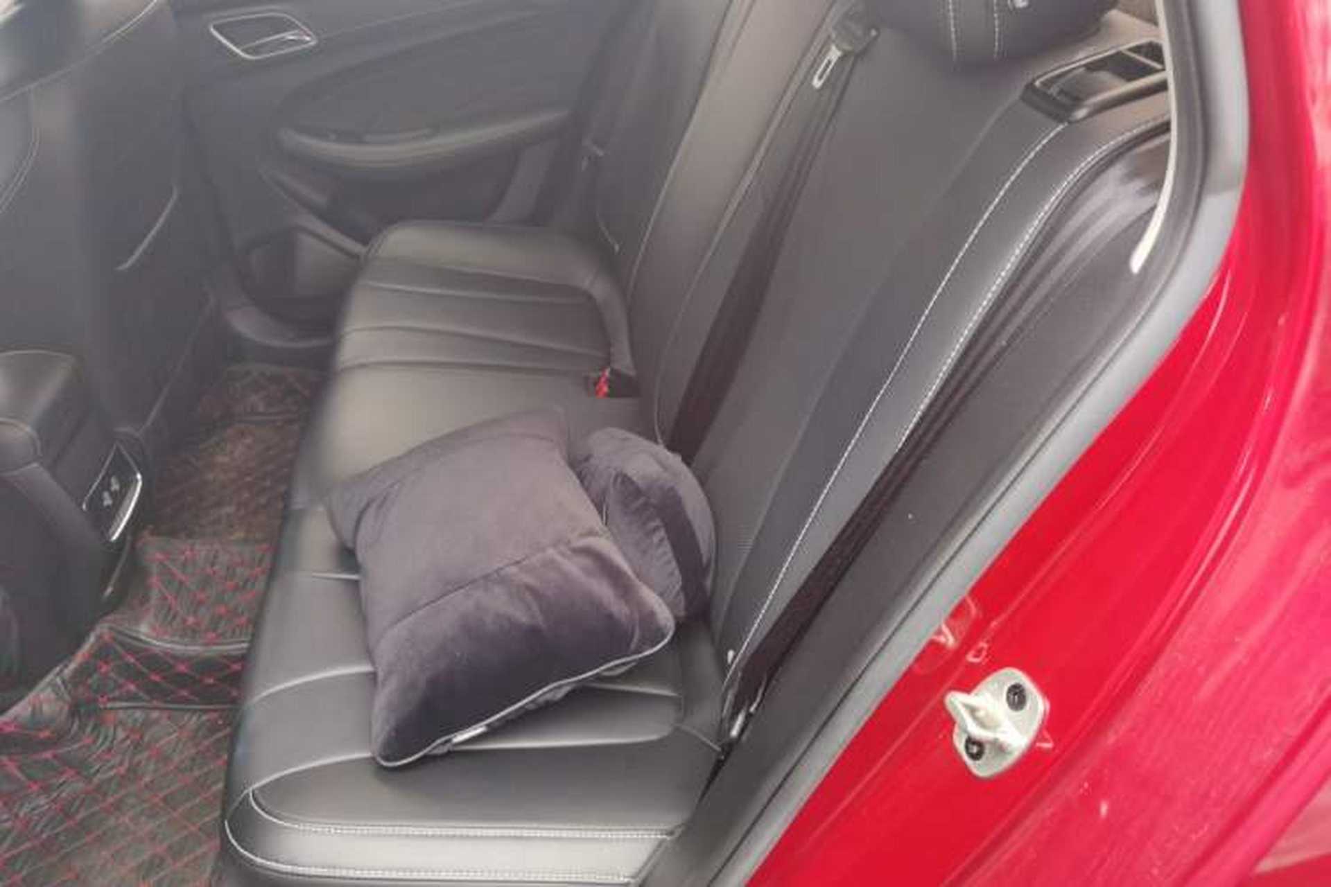 Used Roewe i5 2020 1.5L Automatic 4G Connect Luxury Flagship Edition Left Rear Seat
