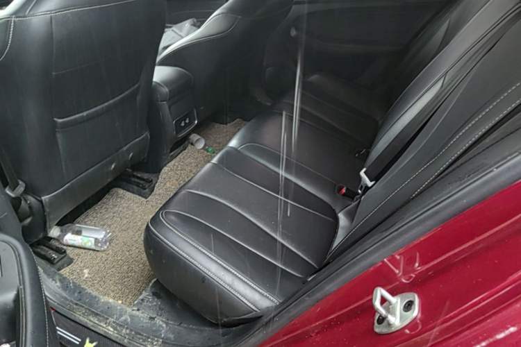 Used Roewe i5 2020 1.5L Automatic 4G Connect Luxury Flagship Edition Left Rear Seat