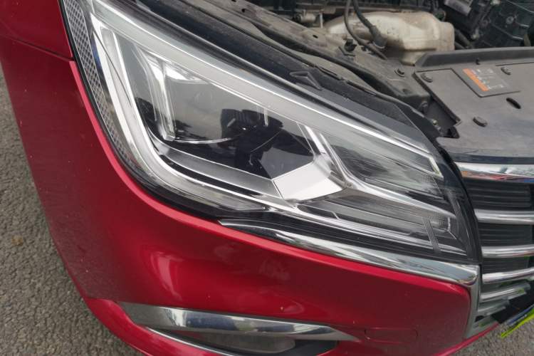 Used Roewe i5 2020 1.5L Automatic 4G Connect Luxury Flagship Edition Right Front Headlight