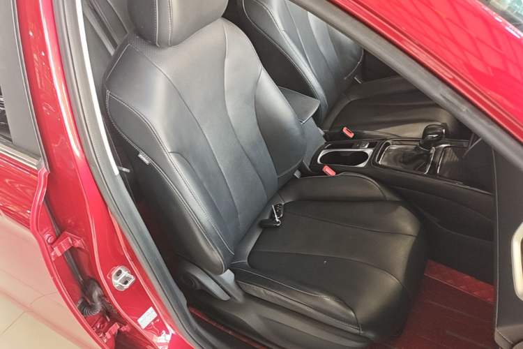 Used Roewe i5 2020 1.5L Automatic 4G Connect Luxury Flagship Edition Right Front Seat