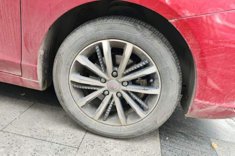 Used Roewe i5 2020 1.5L Automatic 4G Connect Luxury Flagship Edition Right Front Wheel Hub
