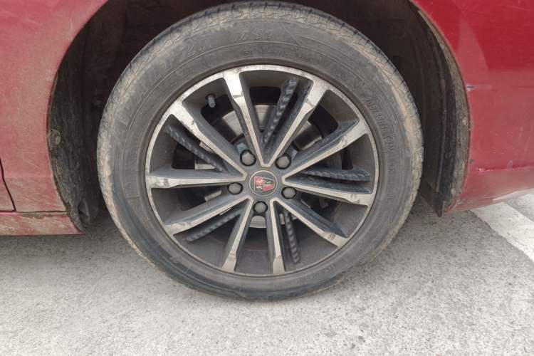 Used Roewe i5 2020 1.5L Manual 4G Connect Leehao Flagship Edition Right Front Wheel Hub