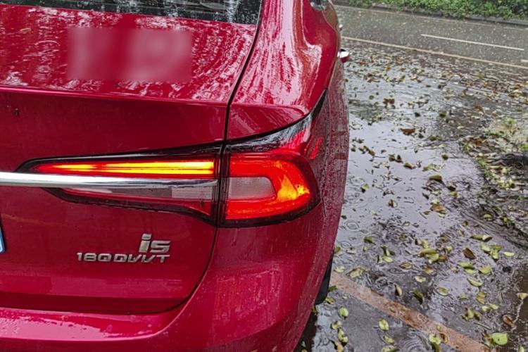Used Roewe i5 2020 1.5L Automatic 4G Connect Luxury Flagship Edition Right Rear Taillight