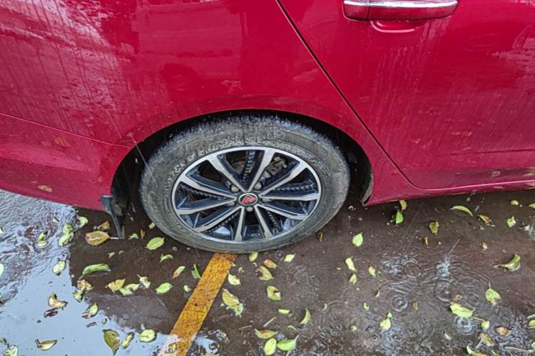 Used Roewe i5 2020 1.5L Automatic 4G Connect Luxury Flagship Edition Right Rear Wheel Hub