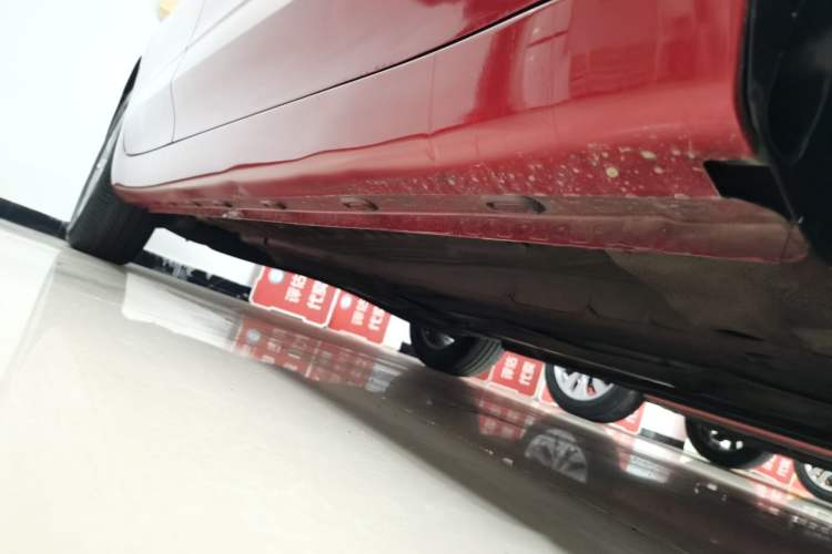Used Roewe i5 2020 1.5L Automatic 4G Connected Linghao Edition Right Side Sill