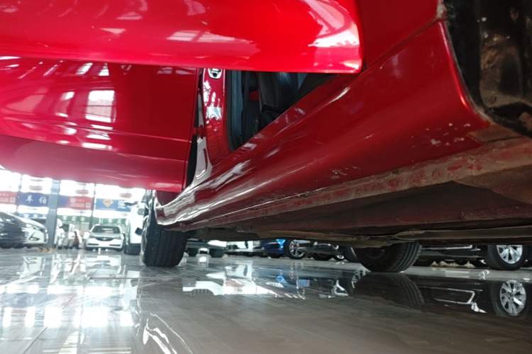 Used Roewe i5 2020 1.5L Automatic 4G Connect Luxury Flagship Edition Right Side Sill