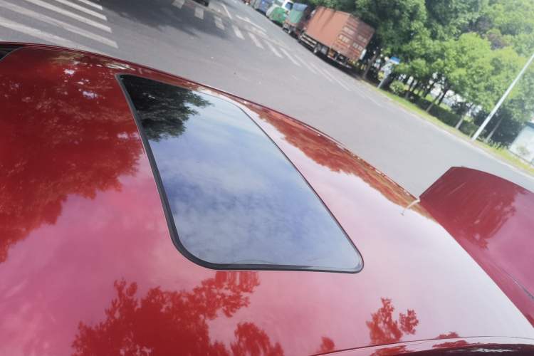 Used Roewe i5 2020 1.5L Automatic 4G Connect Luxury Flagship Edition Roof