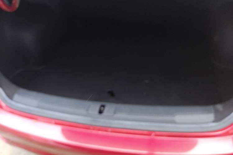 Used Roewe i5 2020 1.5L Automatic 4G Connect Luxury Flagship Edition Trunk