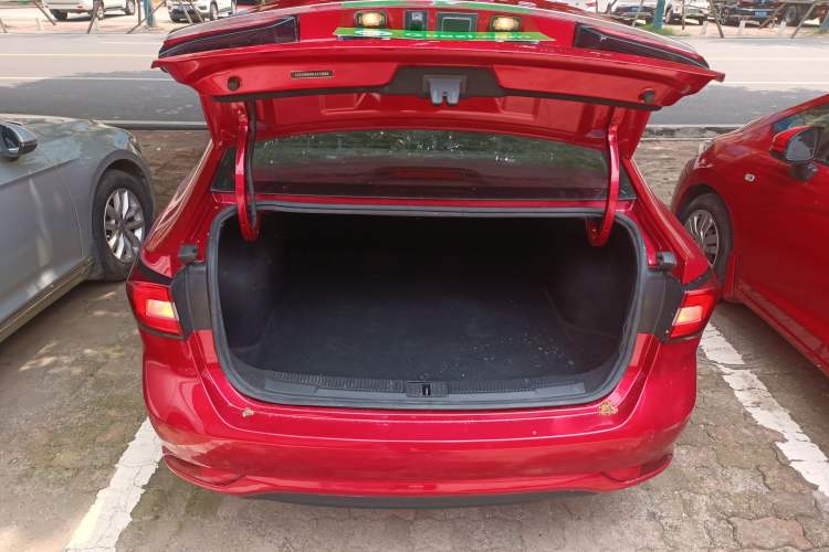 Used Roewe i5 2020 1.5L Automatic 4G Connect Luxury Flagship Edition Trunk