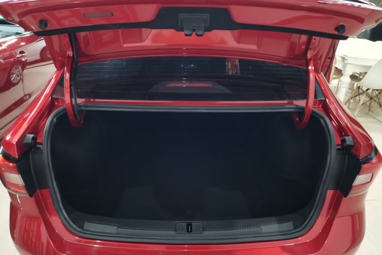 Used Roewe i5 2020 1.5L Automatic 4G Connected Linghao Edition Trunk