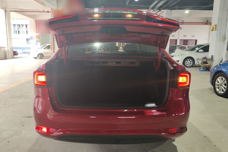 Used Roewe i5 2020 1.5L Automatic 4G Connect Luxury Flagship Edition Trunk