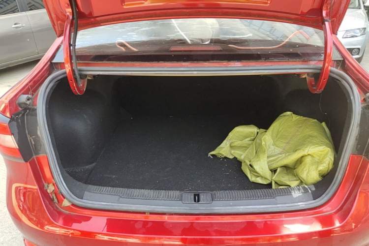 Used Roewe i5 2020 1.5L Automatic 4G Connect Luxury Flagship Edition Trunk