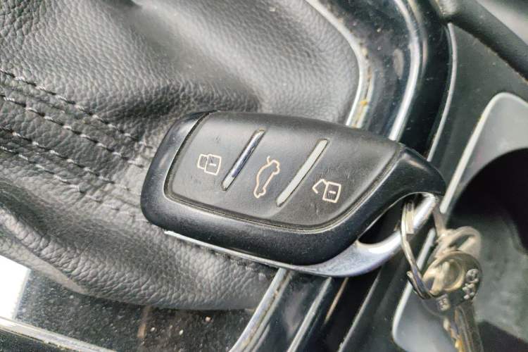 Used Roewe i5 2020 1.5L Automatic 4G Connect Luxury Flagship Edition Vehicle Key