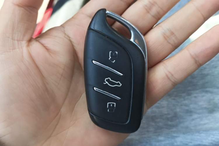 Used Roewe i5 2020 1.5L Automatic 4G Connect Luxury Flagship Edition Vehicle Key