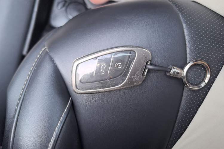 Used Roewe i5 2020 1.5L Automatic 4G Connect Luxury Flagship Edition Vehicle Key