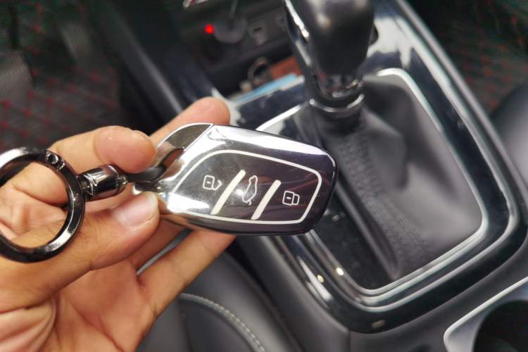 Used Roewe i5 2020 1.5L Automatic 4G Connect Luxury Flagship Edition Vehicle Key