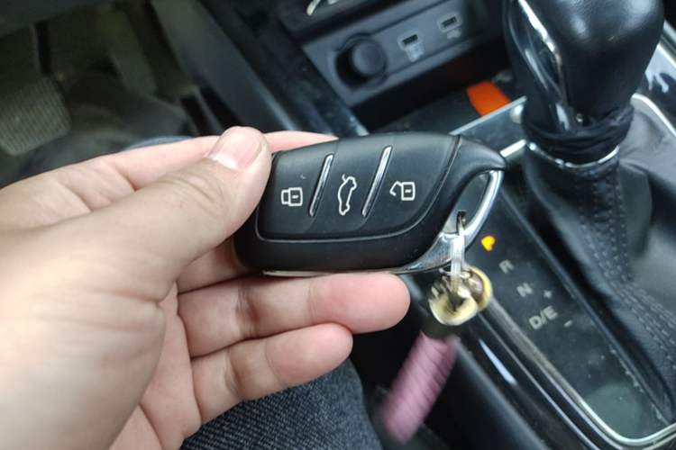 Used Roewe i5 2020 1.5L Automatic 4G Connect Luxury Flagship Edition Vehicle Key