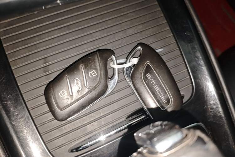 Used Roewe i5 2020 1.5L Automatic 4G Connect Luxury Flagship Edition Vehicle Key