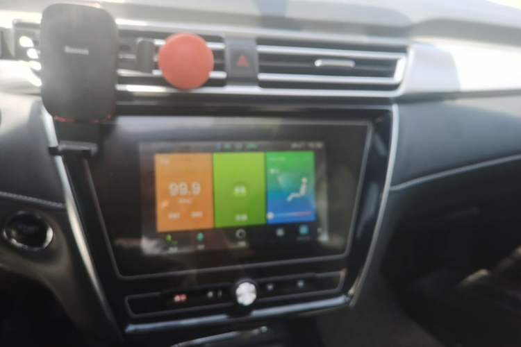 Used Roewe i5 2020 1.5L Automatic 4G Connected Linghao Edition Audio And AC Panel