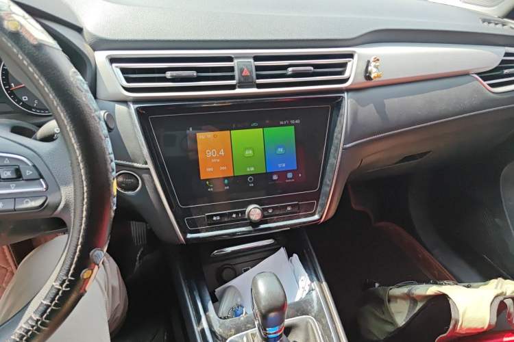 Used Roewe i5 2020 1.5L Automatic 4G Connected Linghao Edition Audio And AC Panel
