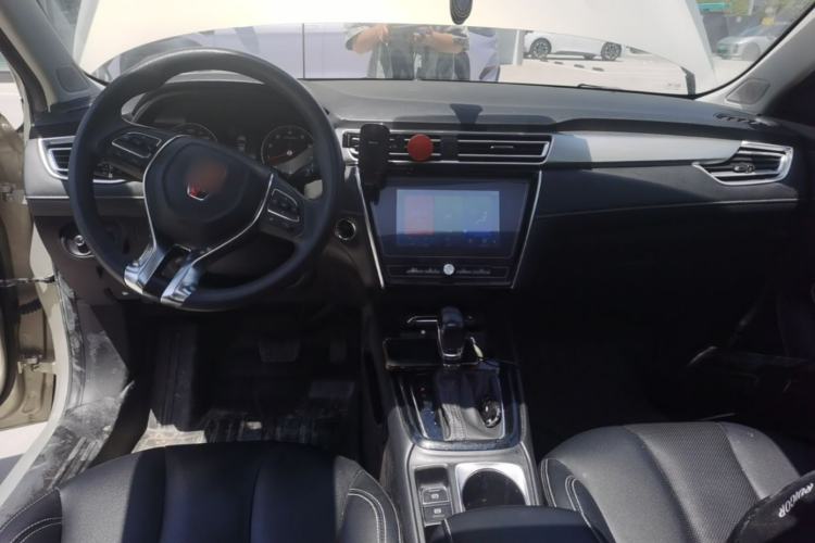 Used Roewe i5 2020 1.5L Automatic 4G Connected Linghao Edition Center Console