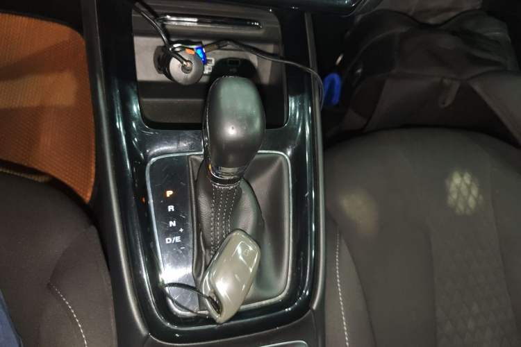 Used Roewe i5 2020 1.5L Automatic 4G Connected Linghao Edition Gear Lever