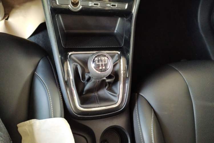 Used Roewe i5 2020 1.5L Manual 4G Connect Leehao Flagship Edition Gear Lever