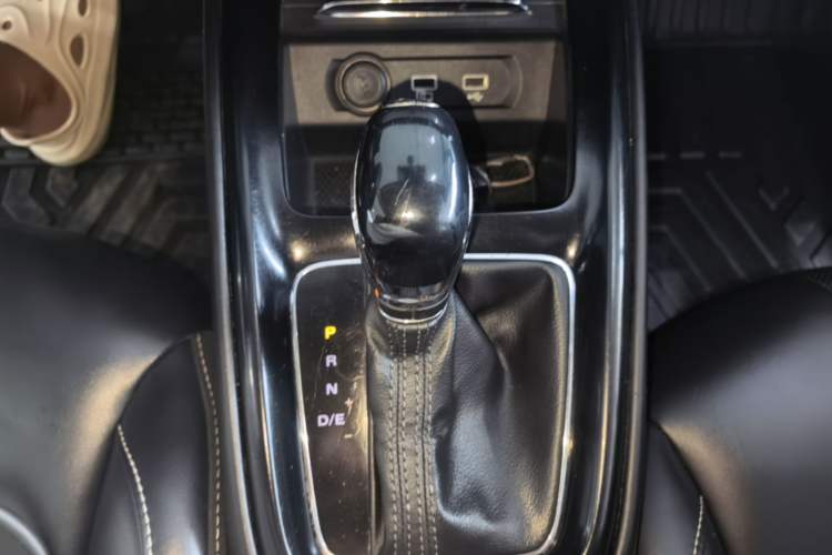 Used Roewe i5 2020 1.5L Automatic 4G Connect Luxury Flagship Edition Gear Lever