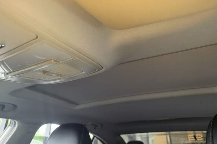 Used Roewe i5 2020 1.5L Automatic 4G Connect Luxury Flagship Edition Headliner