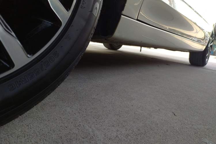 Used Roewe i5 2020 1.5L Manual 4G Connect Leehao Flagship Edition Left Side Sill