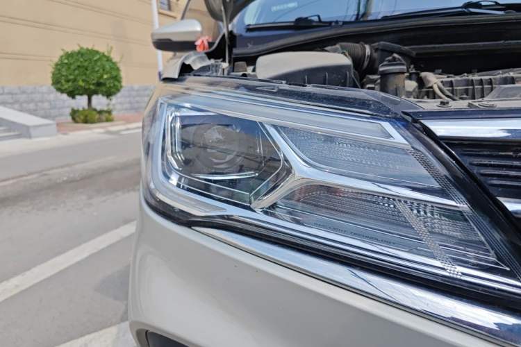 Used Roewe i5 2020 1.5L Automatic 4G Connected Linghao Edition Right Front Headlight