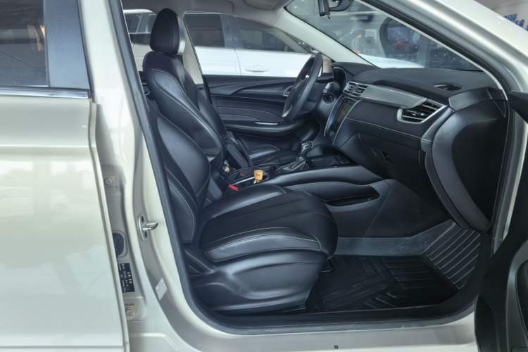 Used Roewe i5 2020 1.5L Automatic 4G Connect Luxury Flagship Edition Right Front Seat