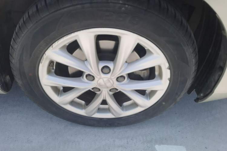 Used Roewe i5 2020 1.5L Automatic 4G Connected Linghao Edition Right Front Wheel Hub
