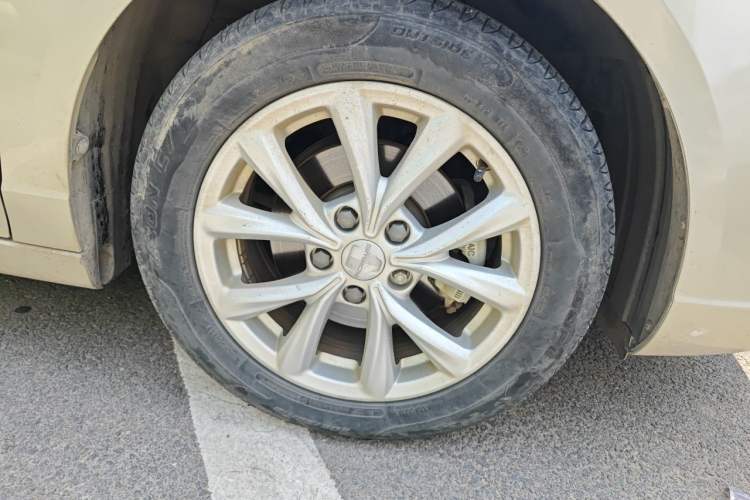 Used Roewe i5 2020 1.5L Automatic 4G Connected Linghao Edition Right Front Wheel Hub