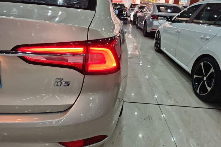Used Roewe i5 2020 1.5L Automatic 4G Connected Linghao Edition Right Rear Taillight