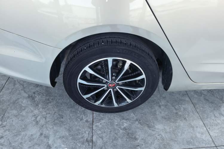Used Roewe i5 2020 1.5L Automatic 4G Connect Luxury Flagship Edition Right Rear Wheel Hub
