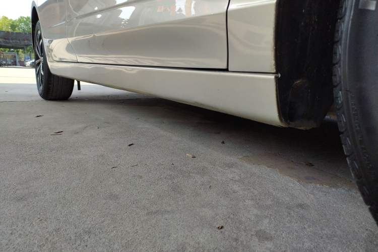 Used Roewe i5 2020 1.5L Manual 4G Connect Leehao Flagship Edition Right Side Sill