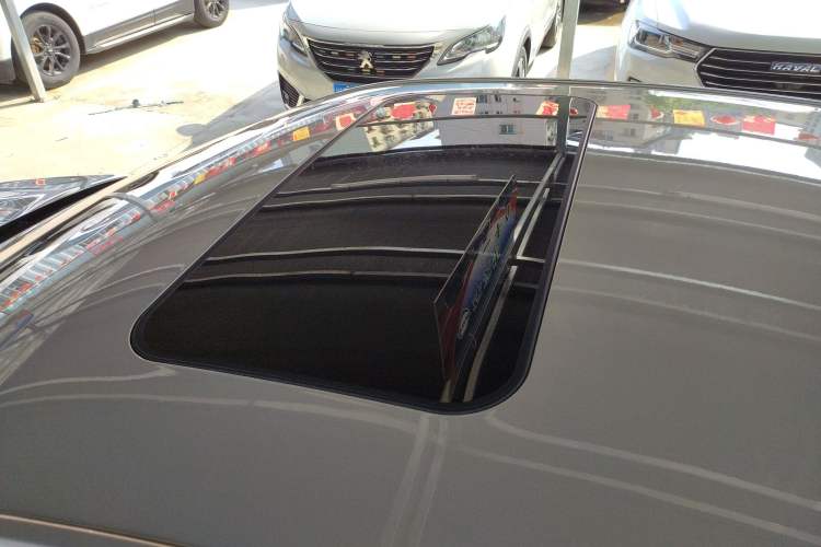 Used Roewe i5 2020 1.5L Manual 4G Connect Leehao Flagship Edition Roof