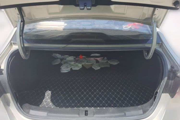 Used Roewe i5 2020 1.5L Automatic 4G Connected Linghao Edition Trunk