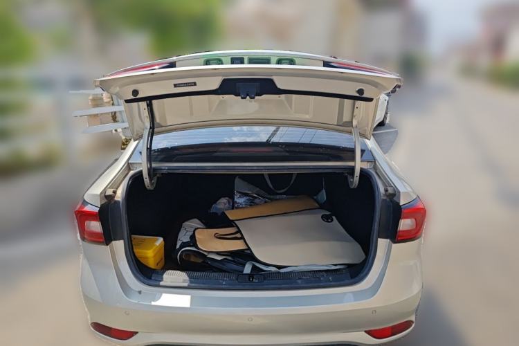 Used Roewe i5 2020 1.5L Automatic 4G Connected Linghao Edition Trunk