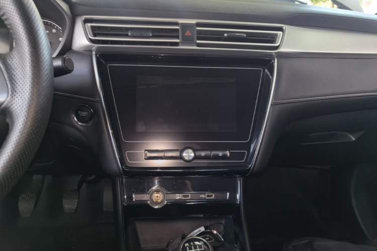Used Roewe i5 2020 1.5L Manual 4G Connect Leehao Flagship Edition Audio And AC Panel