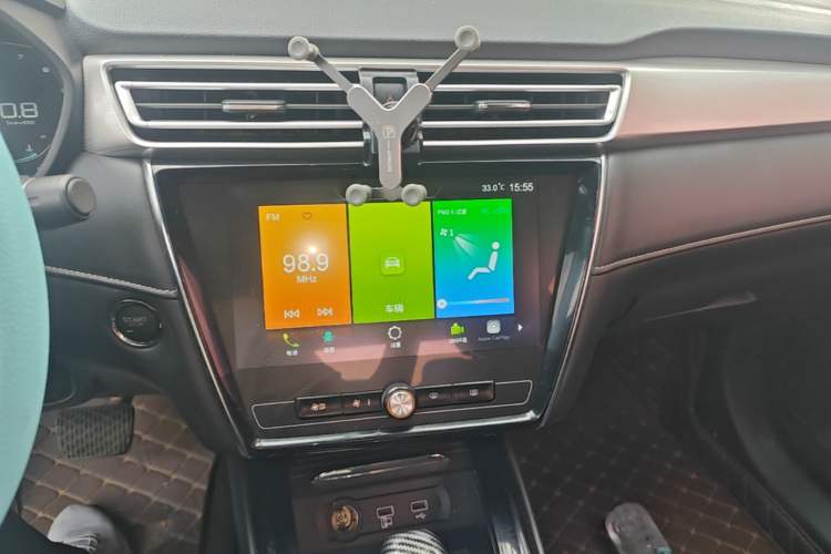 Used Roewe i5 2020 1.5L Automatic 4G Connect Luxury Flagship Edition Audio And AC Panel