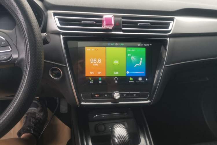 Used Roewe i5 2020 1.5L Automatic 4G Connect Luxury Flagship Edition Audio And AC Panel