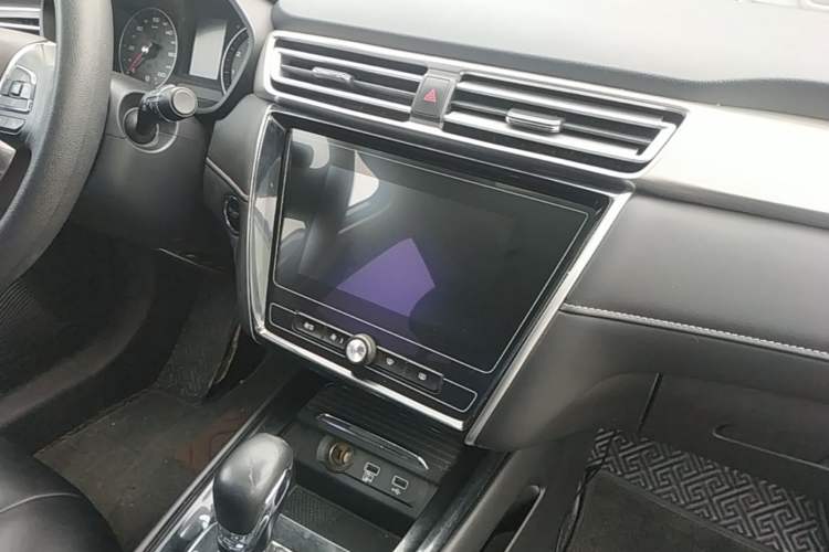 Used Roewe i5 2020 1.5L Automatic 4G Connected Linghao Edition Audio And AC Panel