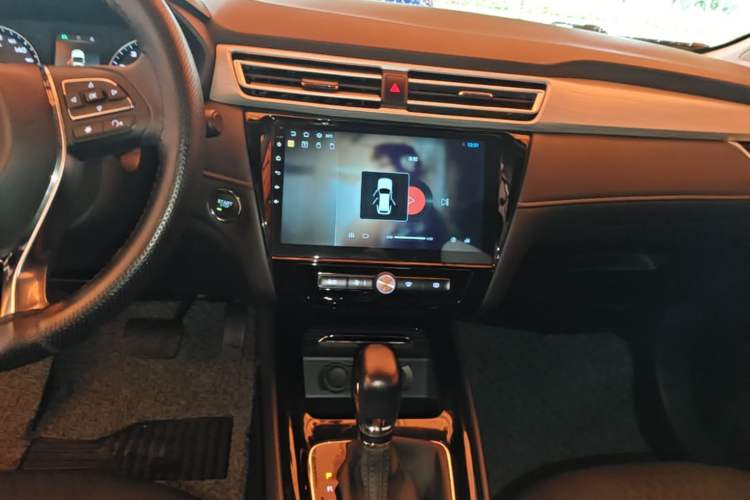 Used Roewe i5 2020 1.5L Automatic 4G Connected Linghao Edition Audio And AC Panel