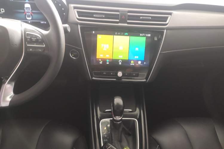 Used Roewe i5 2020 1.5L Automatic 4G Connect Luxury Flagship Edition Audio And AC Panel