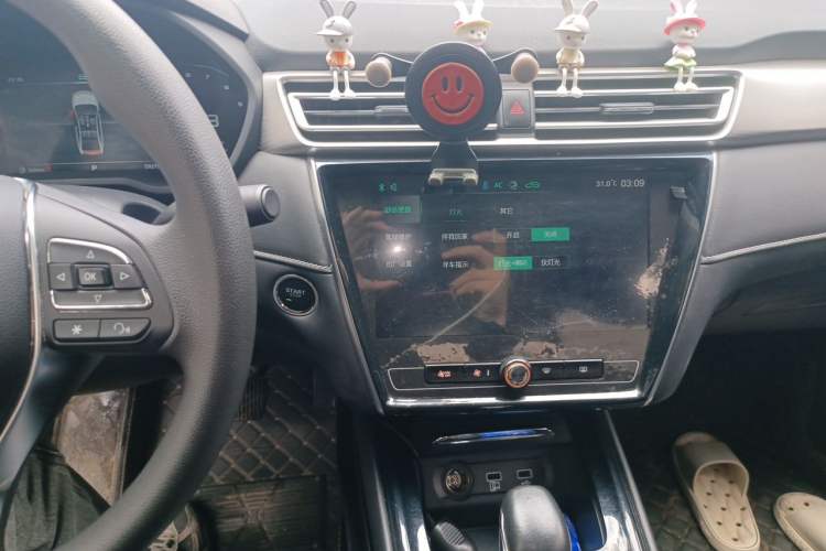 Used Roewe i5 2020 1.5L Automatic 4G Connect Luxury Flagship Edition Audio And AC Panel